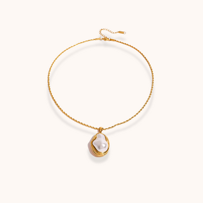 Elara Pearl Necklace